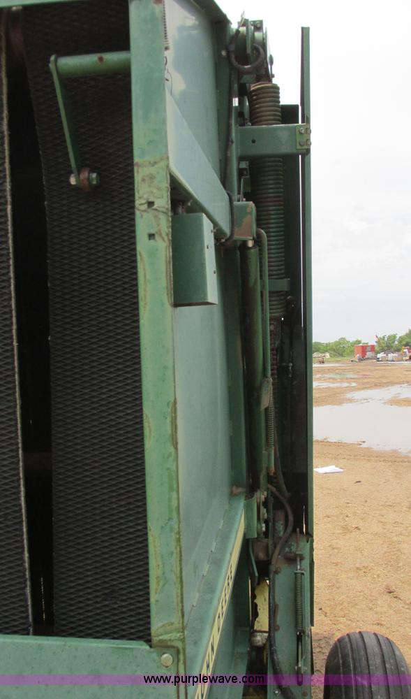 image for item I9574 1987 John Deere 530 round baler