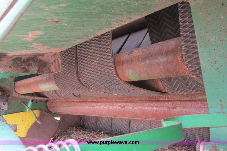 image for item I9574 1987 John Deere 530 round baler