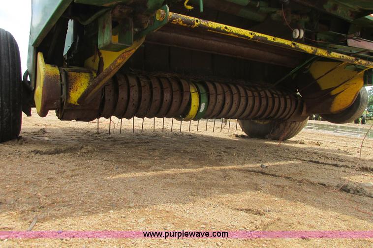 image for item I9574 1987 John Deere 530 round baler