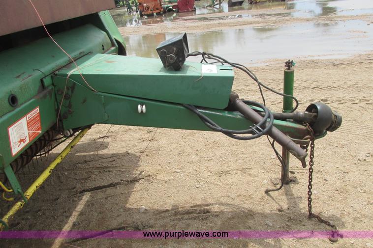 image for item I9574 1987 John Deere 530 round baler
