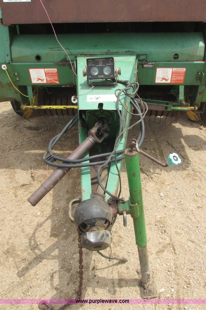 image for item I9574 1987 John Deere 530 round baler