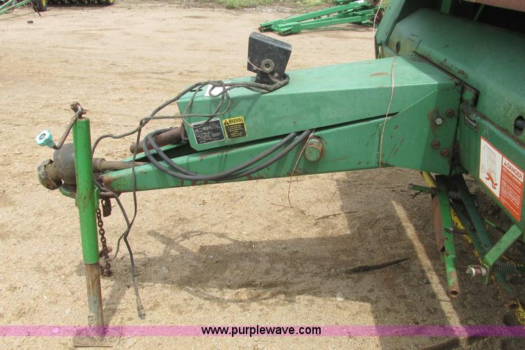 image for item I9574 1987 John Deere 530 round baler