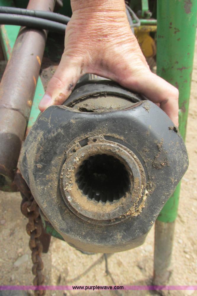 image for item I9574 1987 John Deere 530 round baler