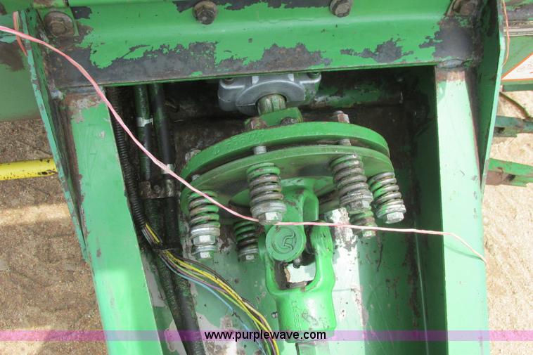 image for item I9574 1987 John Deere 530 round baler