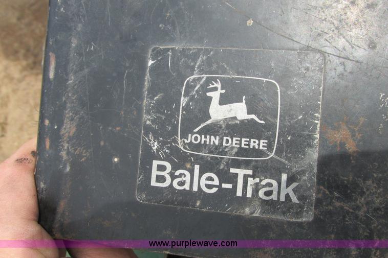 image for item I9574 1987 John Deere 530 round baler