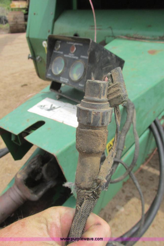 image for item I9574 1987 John Deere 530 round baler