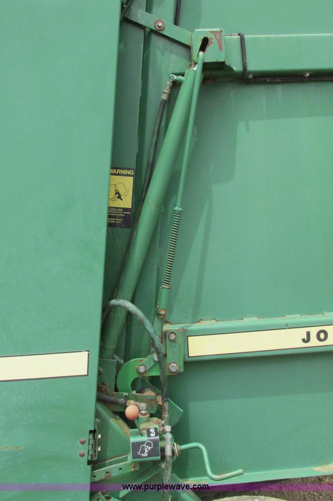 image for item I9574 1987 John Deere 530 round baler