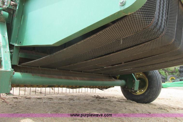 image for item I9574 1987 John Deere 530 round baler