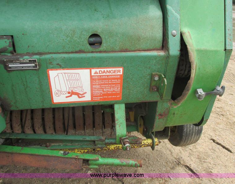 image for item I9574 1987 John Deere 530 round baler