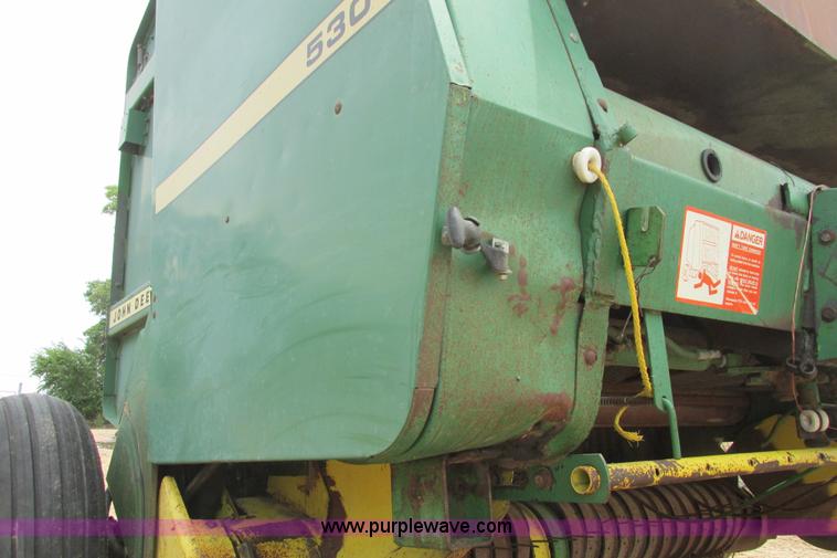 image for item I9574 1987 John Deere 530 round baler