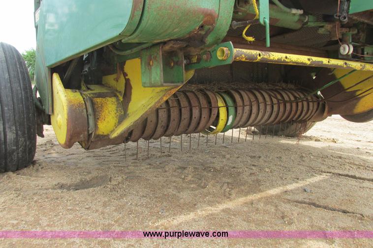 image for item I9574 1987 John Deere 530 round baler
