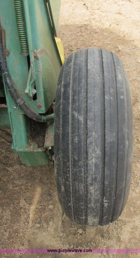 image for item I9574 1987 John Deere 530 round baler