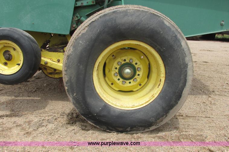 image for item I9574 1987 John Deere 530 round baler