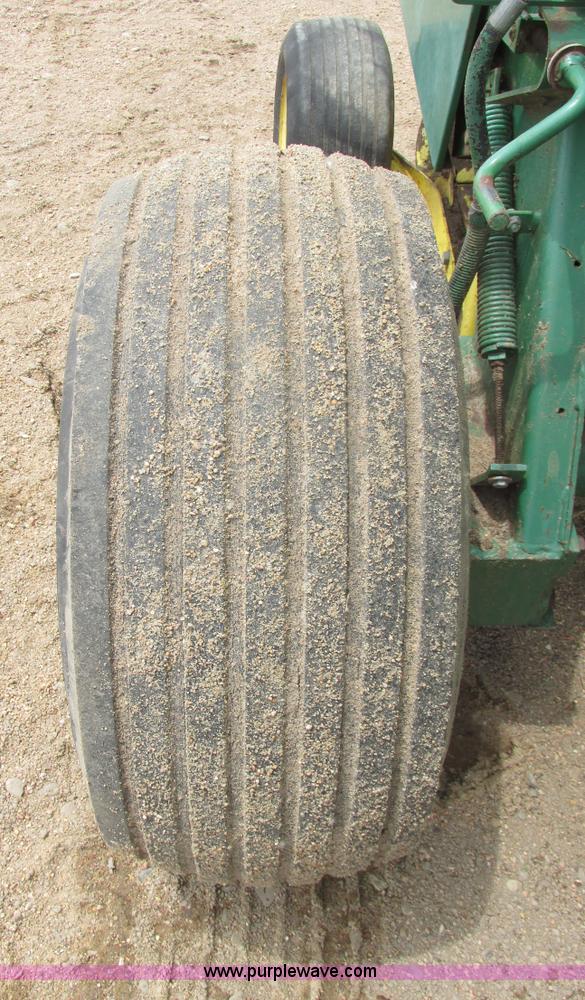 image for item I9574 1987 John Deere 530 round baler