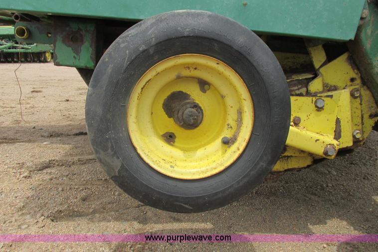 image for item I9574 1987 John Deere 530 round baler