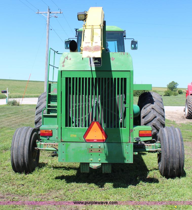 image for item J1095 1993 John Deere 6910 forage harvester