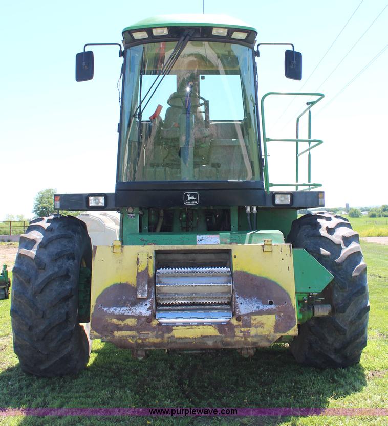 image for item J1095 1993 John Deere 6910 forage harvester