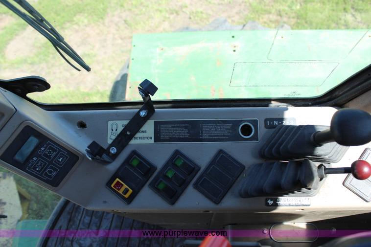 image for item J1095 1993 John Deere 6910 forage harvester