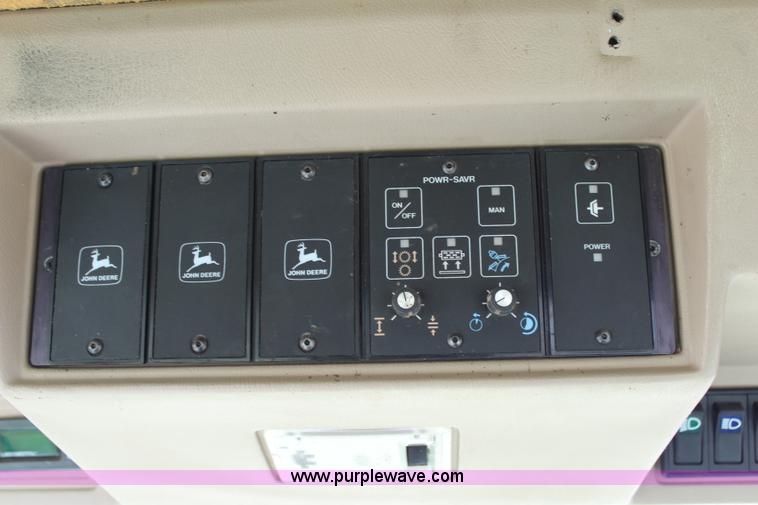 image for item J1095 1993 John Deere 6910 forage harvester