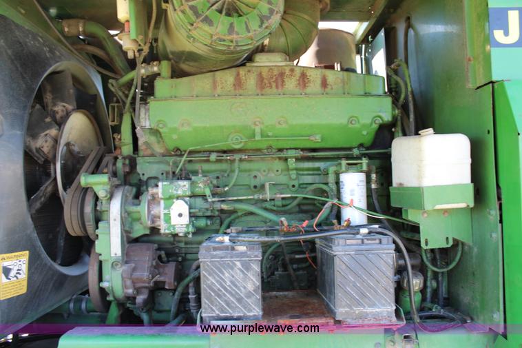 image for item J1095 1993 John Deere 6910 forage harvester