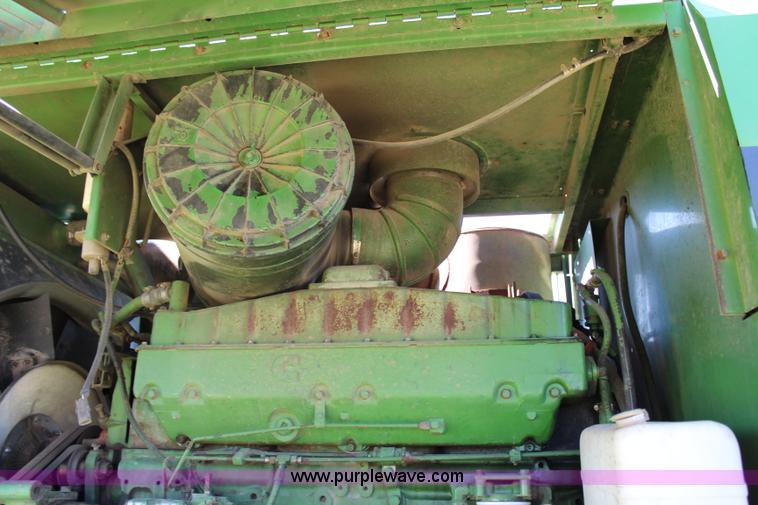 image for item J1095 1993 John Deere 6910 forage harvester