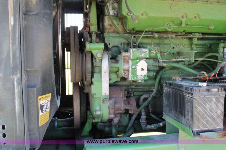 image for item J1095 1993 John Deere 6910 forage harvester