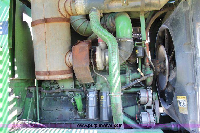 image for item J1095 1993 John Deere 6910 forage harvester