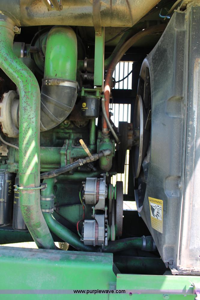 image for item J1095 1993 John Deere 6910 forage harvester