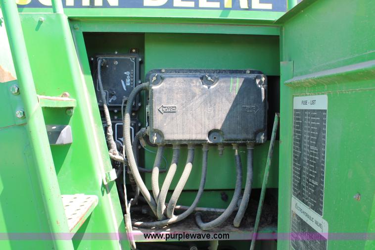 image for item J1095 1993 John Deere 6910 forage harvester