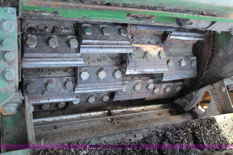 image for item J1095 1993 John Deere 6910 forage harvester