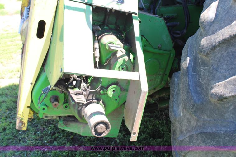 image for item J1095 1993 John Deere 6910 forage harvester