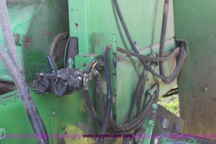 image for item J1095 1993 John Deere 6910 forage harvester