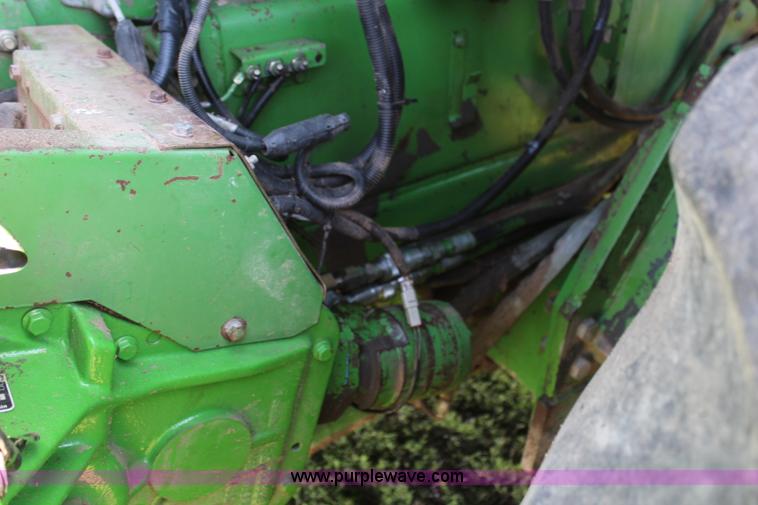 image for item J1095 1993 John Deere 6910 forage harvester