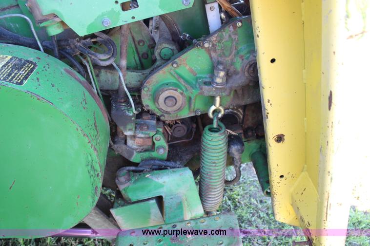 image for item J1095 1993 John Deere 6910 forage harvester
