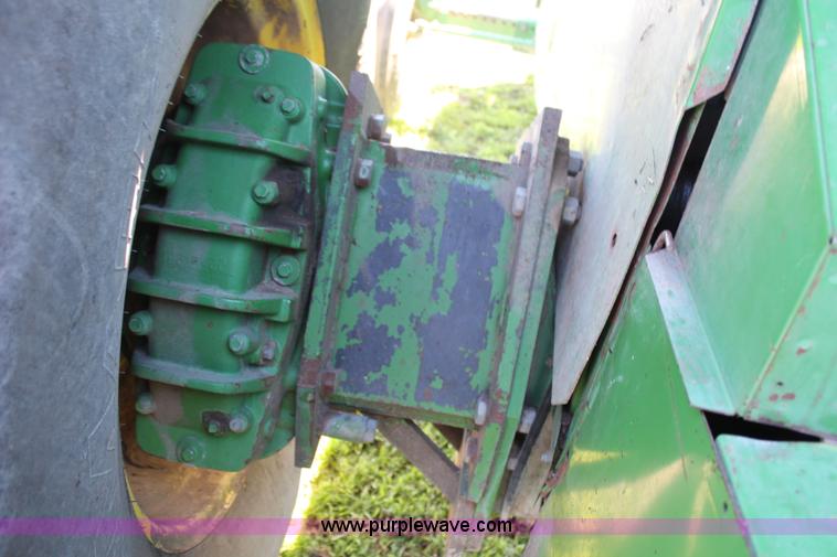 image for item J1095 1993 John Deere 6910 forage harvester