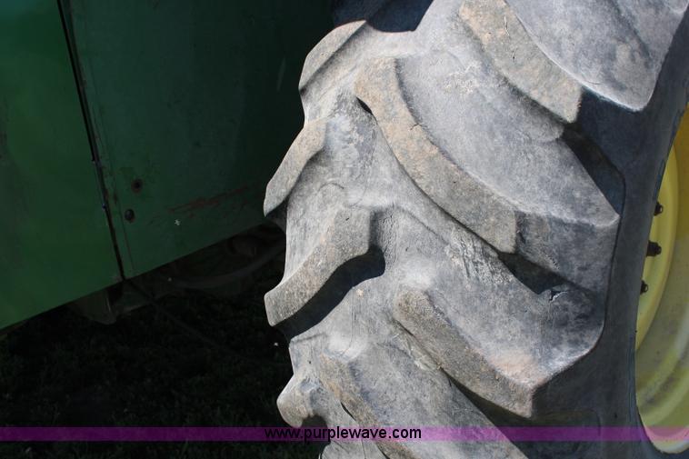 image for item J1095 1993 John Deere 6910 forage harvester