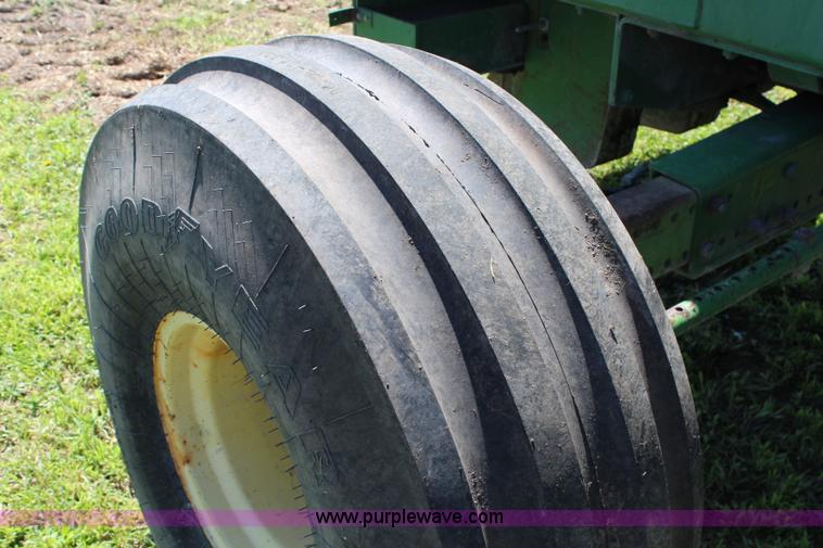 image for item J1095 1993 John Deere 6910 forage harvester