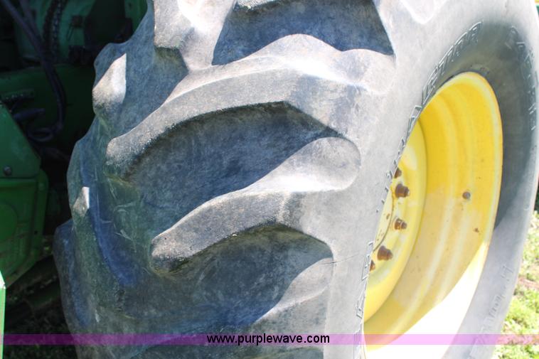 image for item J1095 1993 John Deere 6910 forage harvester