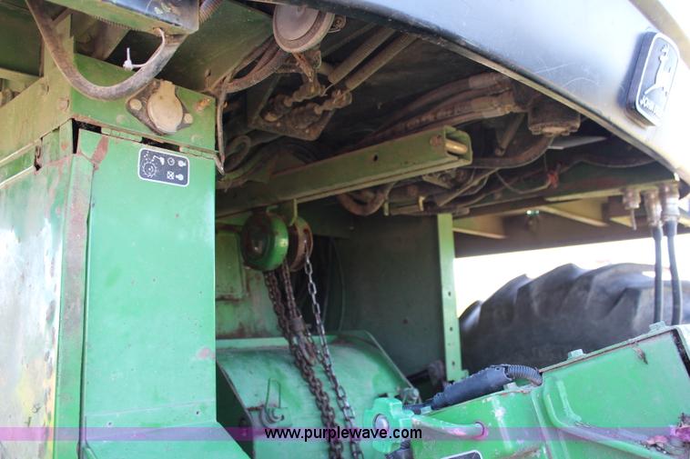 image for item J1095 1993 John Deere 6910 forage harvester