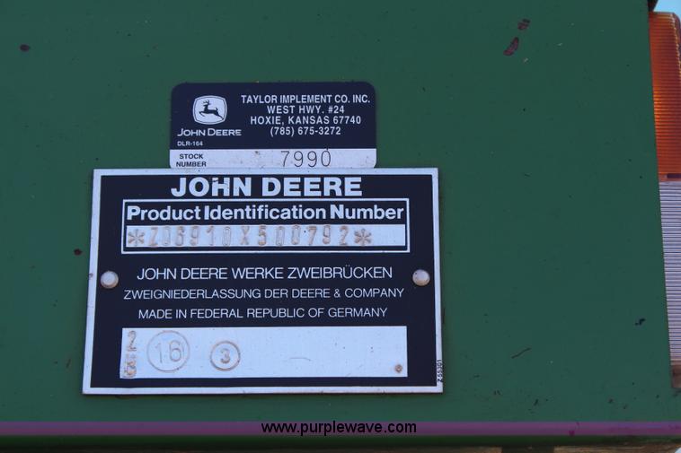 image for item J1095 1993 John Deere 6910 forage harvester