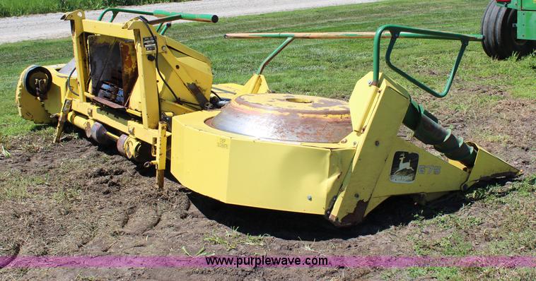 image for item J1104 2002 John Deere 676 rotary forage head