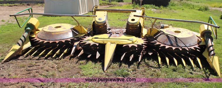 image for item J1104 2002 John Deere 676 rotary forage head
