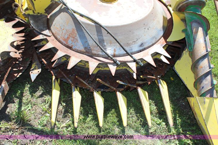 image for item J1104 2002 John Deere 676 rotary forage head