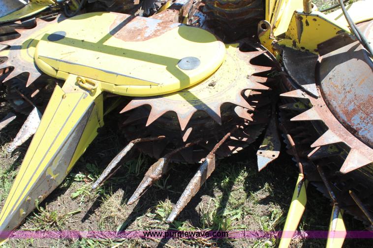 image for item J1104 2002 John Deere 676 rotary forage head