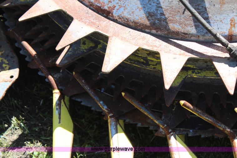 image for item J1104 2002 John Deere 676 rotary forage head