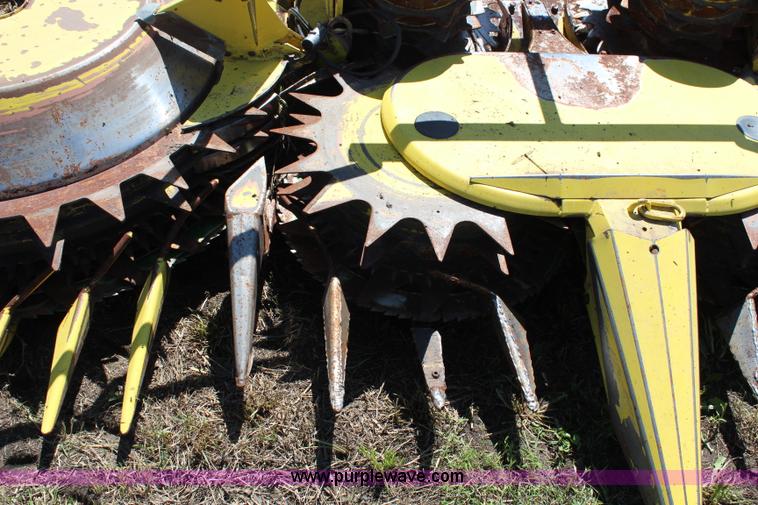 image for item J1104 2002 John Deere 676 rotary forage head