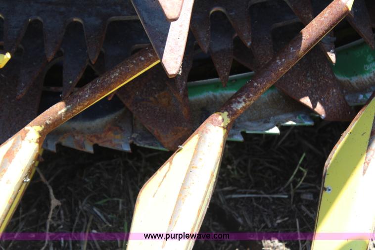 image for item J1104 2002 John Deere 676 rotary forage head