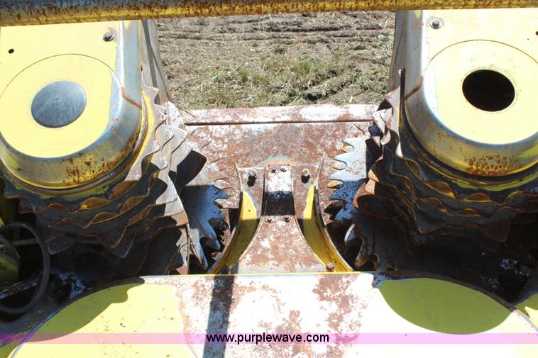 image for item J1104 2002 John Deere 676 rotary forage head