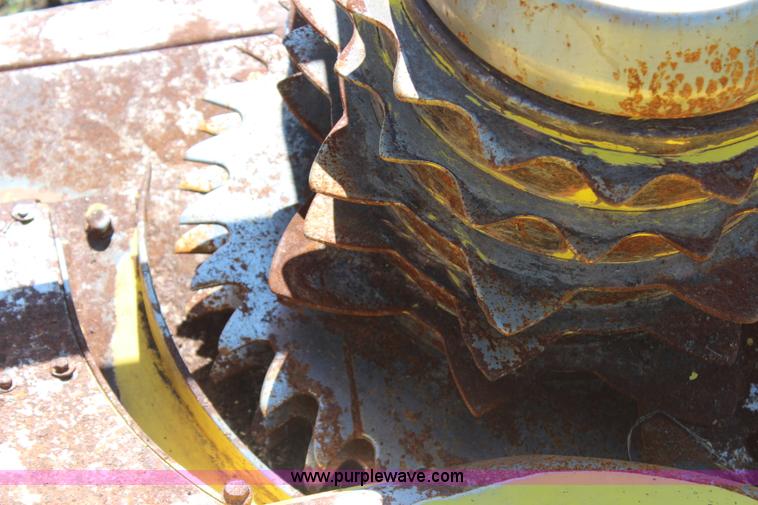 image for item J1104 2002 John Deere 676 rotary forage head
