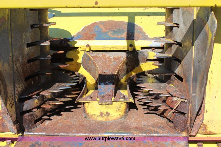 image for item J1104 2002 John Deere 676 rotary forage head